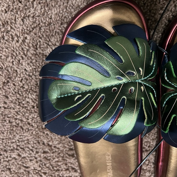 FARM Rio Brazil Bronze Palm Monstera
Metallic Slides Shoes Sandals 
SZ-8 GUC - Picture 3 of 7